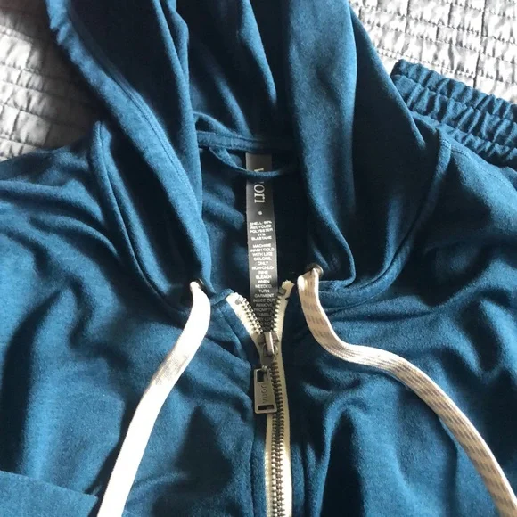 Vuori Teal Hoodie and Jogger Set. Hot girl walk. Luxurious Sunday lounge outfit - Picture 4 of 10